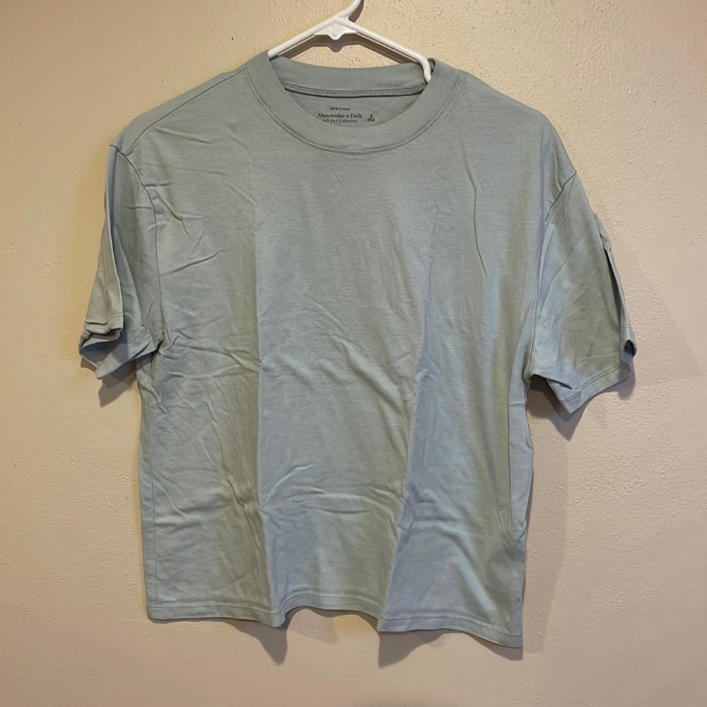 blue tshirt